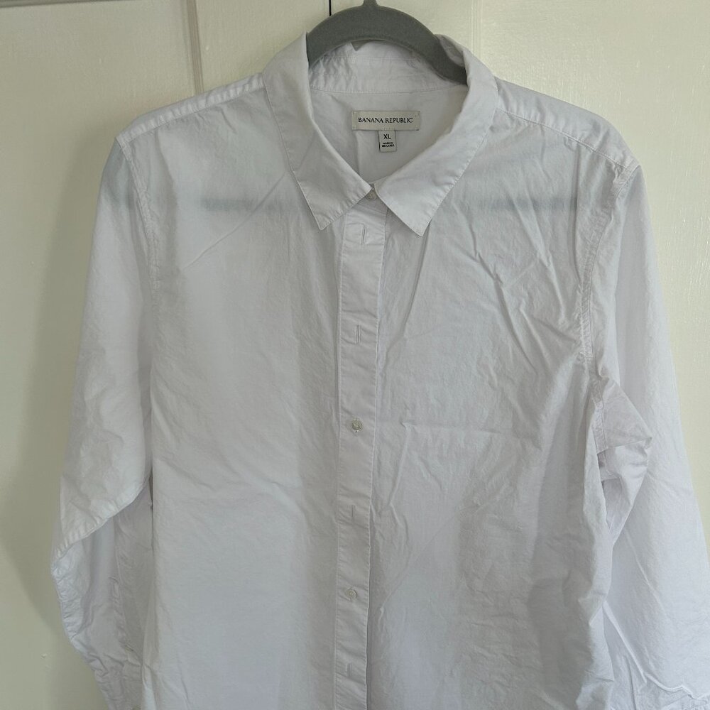 Banana Republic Classic White Button-Down Shirt – Size XL